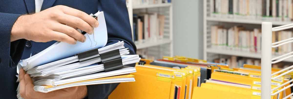 مراقبة الوثائق وإدارة السجلات